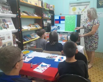 Час истории с мастер-классом «Флаг России»
