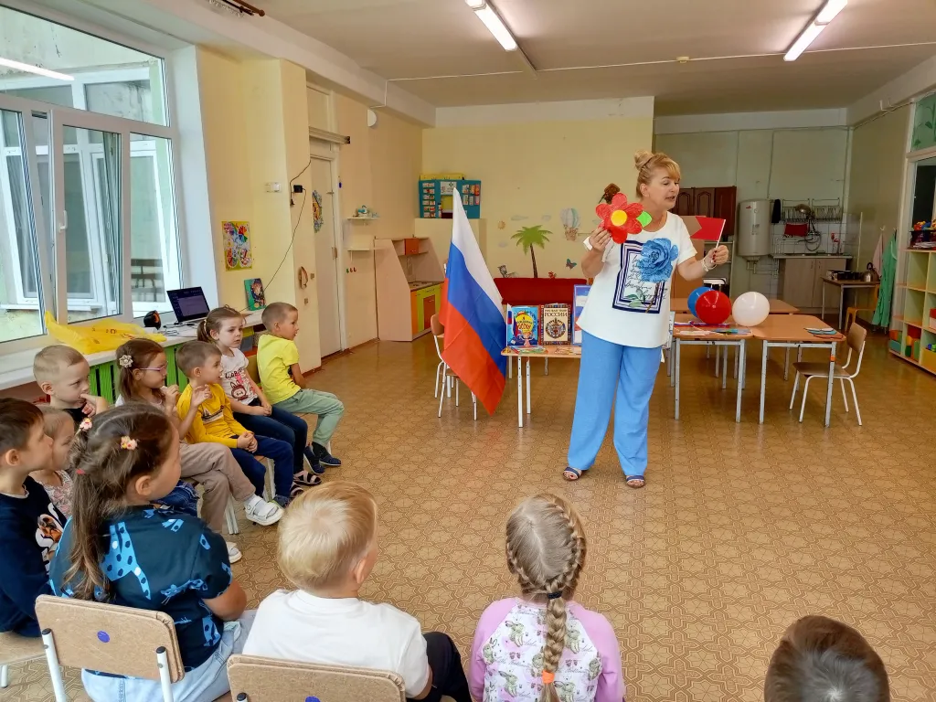 Познавательный час «Флаг державы – символ славы»