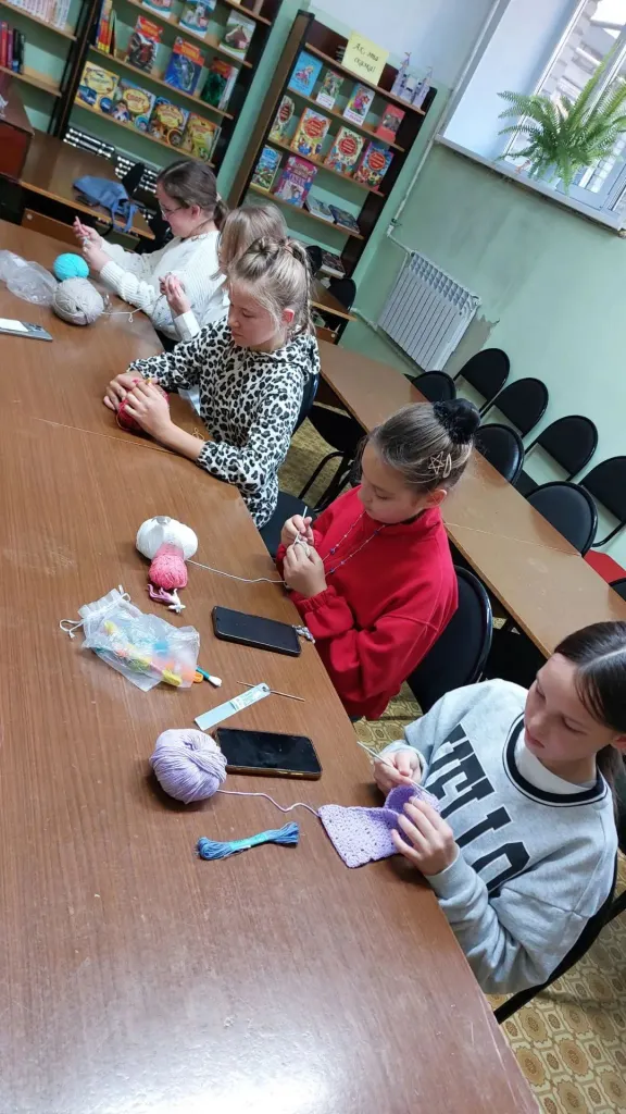 Кружок "Золотые ручки". Учимся вязать
