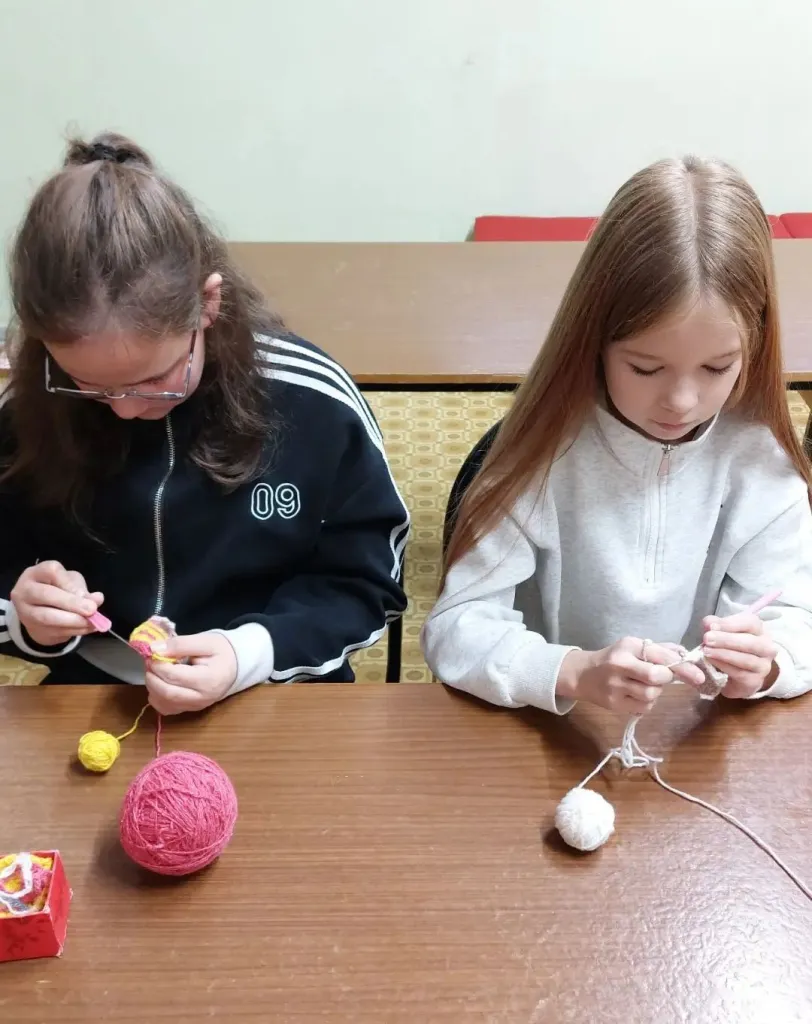 Кружок "Золотые ручки" учимся вязать
